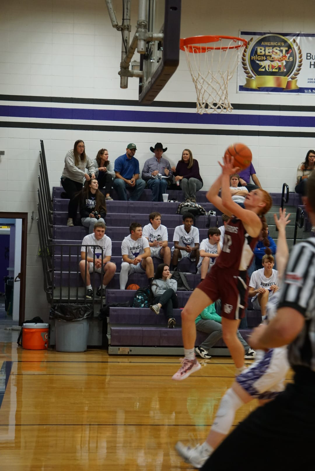 Senior Julia Maxfield goes in for an easy layup. Photo by Laura Sabata