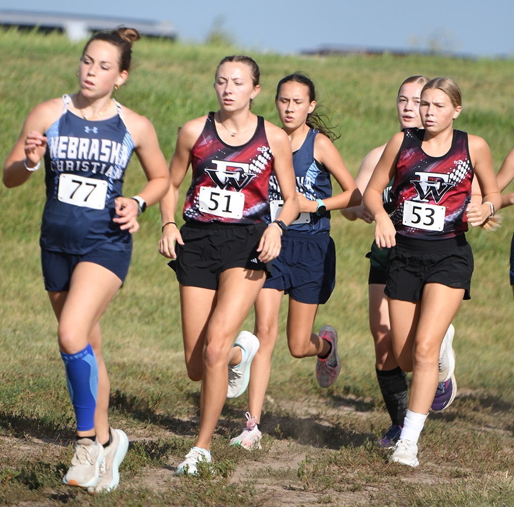 Makayla Robinson and Morgan Supik help push each other early on in Thursday's race. NCJ photo by Rick Holtz