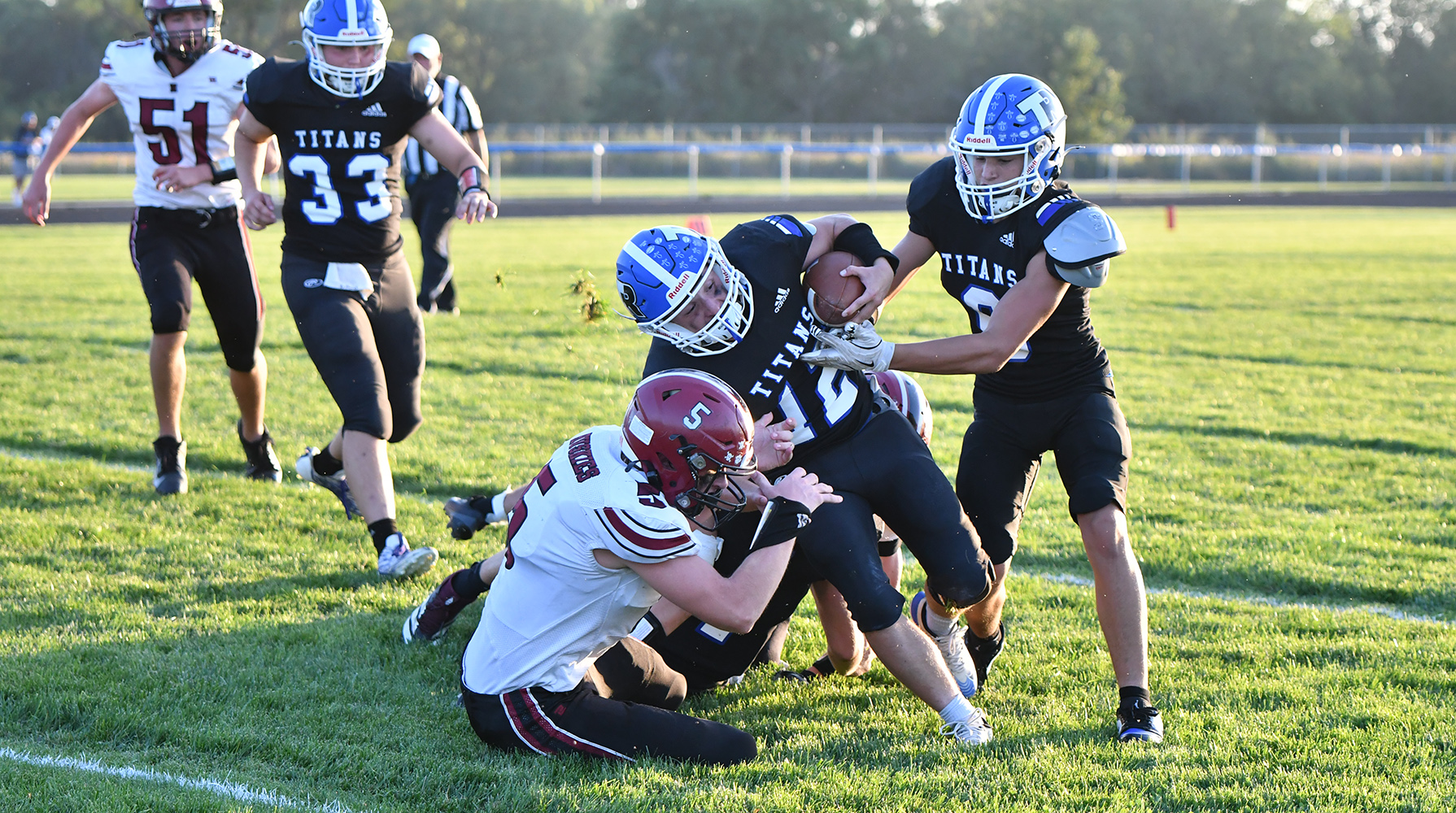 Adam Schroder finished with 78 yards on 17 carries and a touchdown in Twin River’s 28-16 win over Heartland. NCJ photo by Rick Holtz