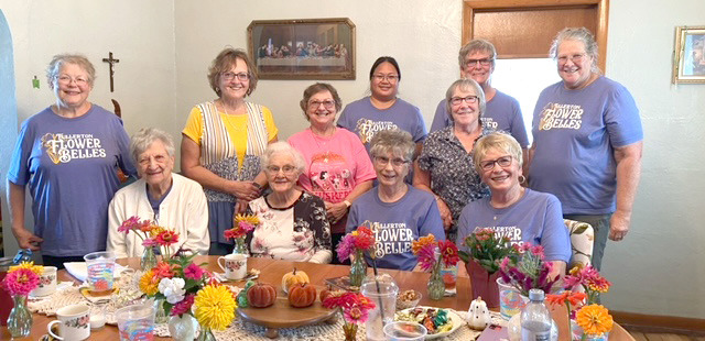 Members present include Barb Howser, Jonetta Horn, Kathy Sondrup, Noni Sprague, Joyce Newquist, Jeanann Glen, Karon Horn, Irene Gruber, Wylene Novicki, Jan Hellbusch, and Annette Glen. Photo provided