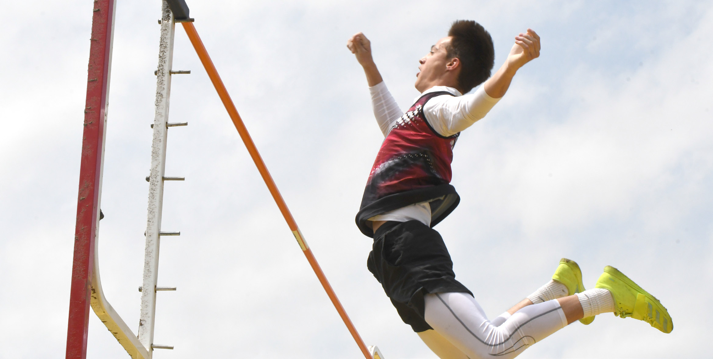 Roe Patton broke his Fullerton school record last week at the district track meet, clearing 14-00.00 to win the pole vault and qualify for the State track meet. NCJ photos by Rick Holtz