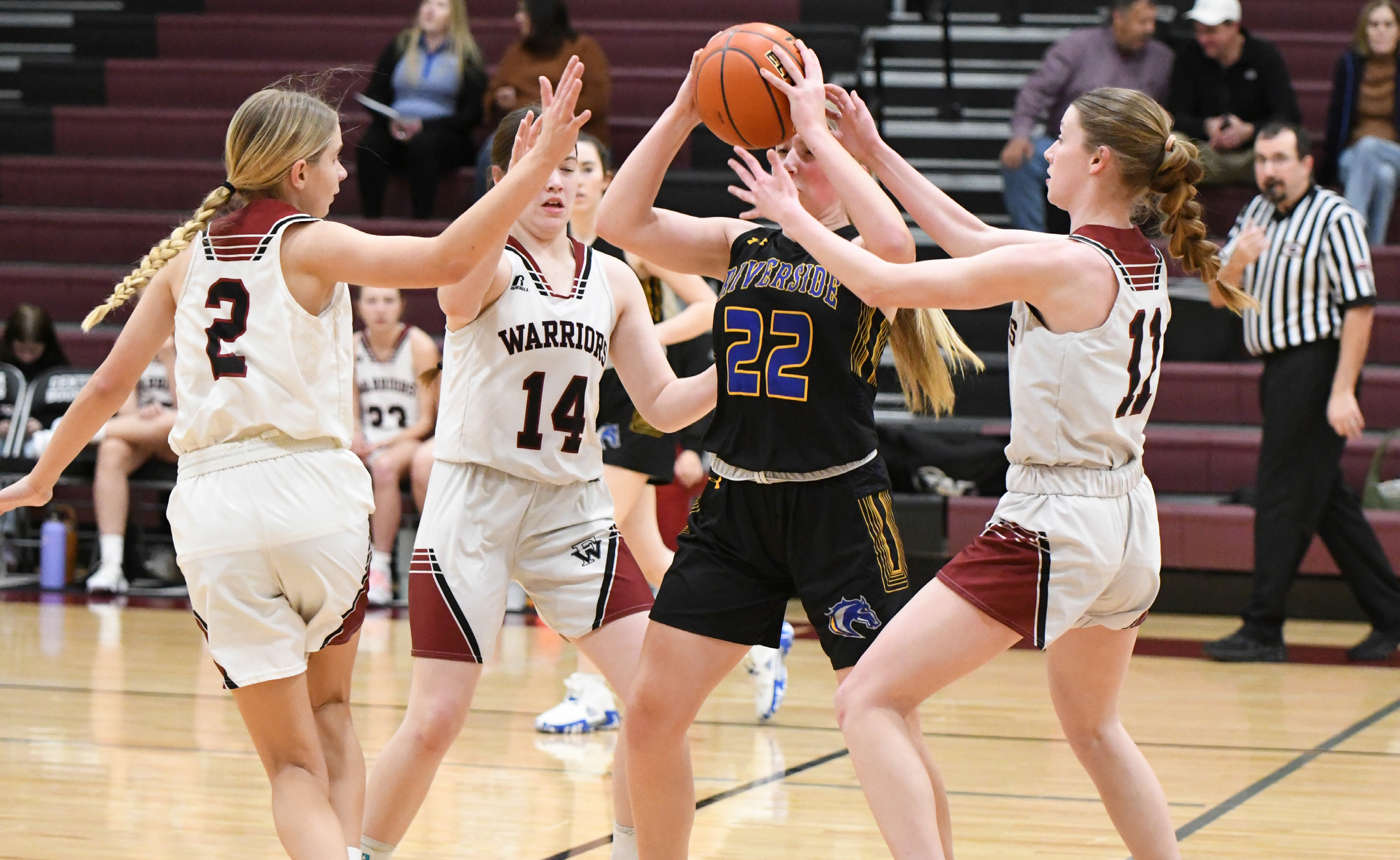 Fullerton’s defense pressured Riverside’s ballhandlers all game on Monday, forcing turnovers that led to easy baskets. NCJ photo by Rick Holtz