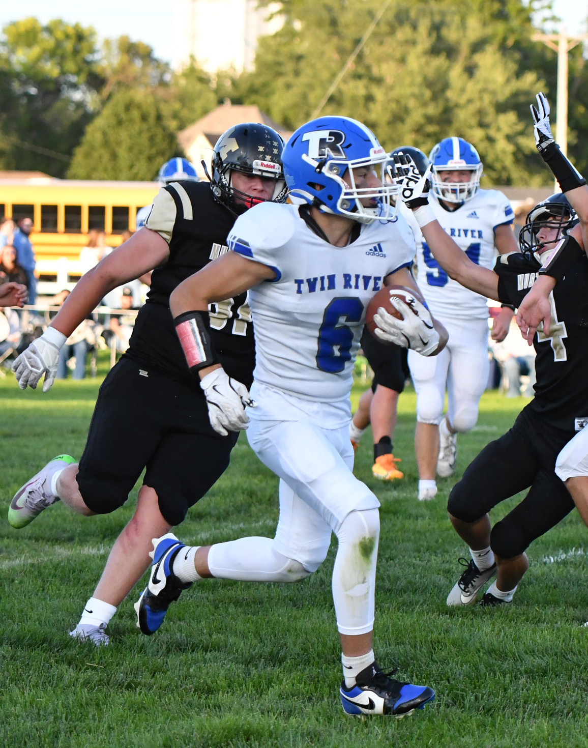 Braxtin Fowler caught 5 passes for 54 yards on Friday against McCool Junction. NCJ photo by Rick Holtz
