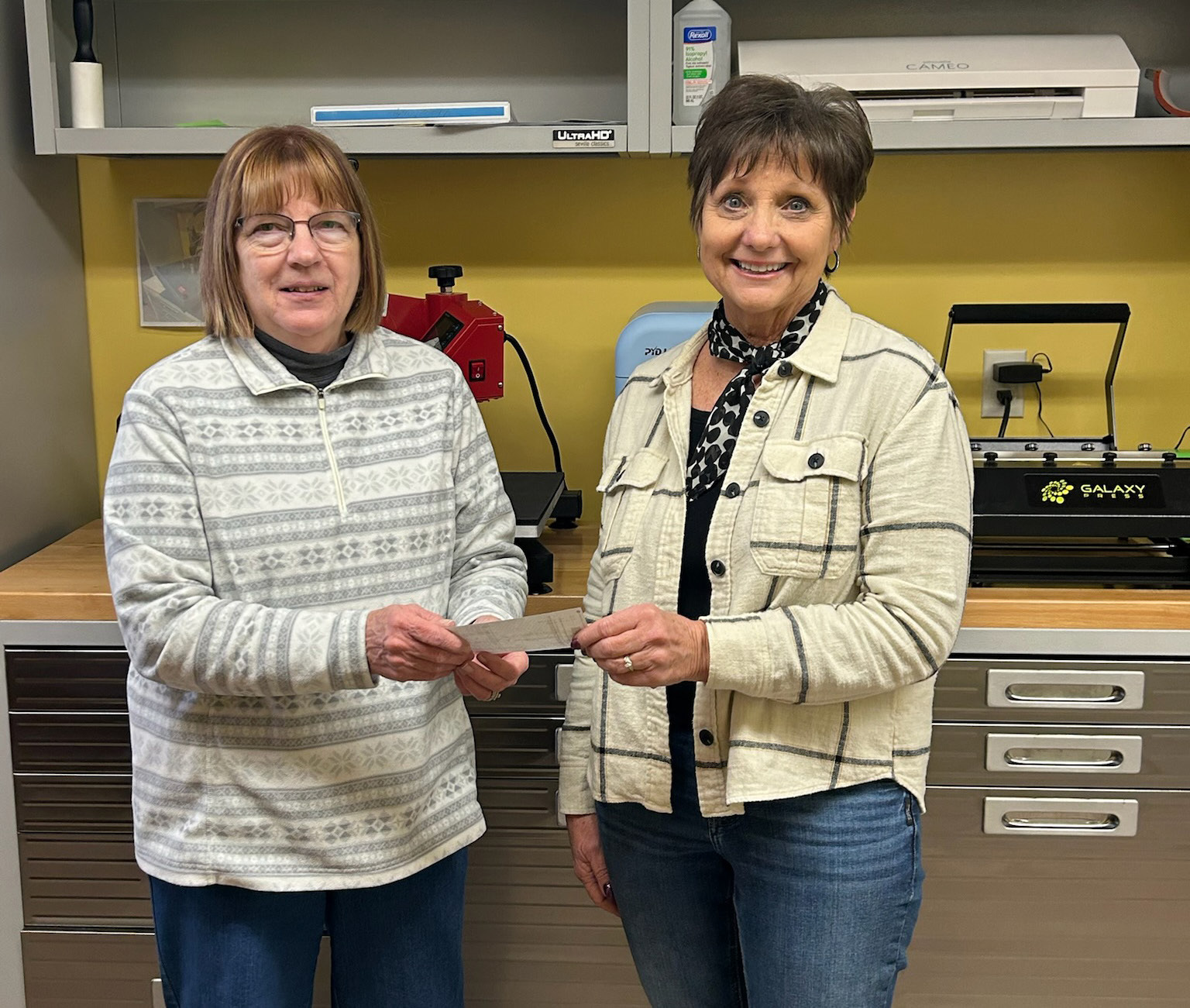 Church group donates to Fullerton Food Pantry