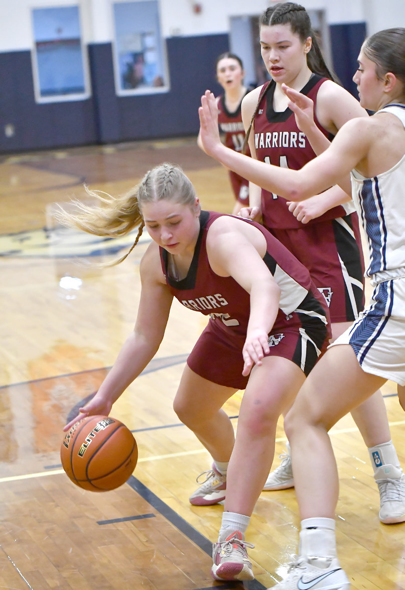 Kaycee Harter looks to make a move toward the basket in the first quarter.  NCJ photos by Rick Holtz