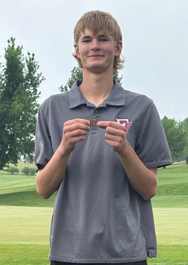 Cayden Scheffler finished seventh overall at the D-2 District meet, finishing the day with an 85. Photo provided