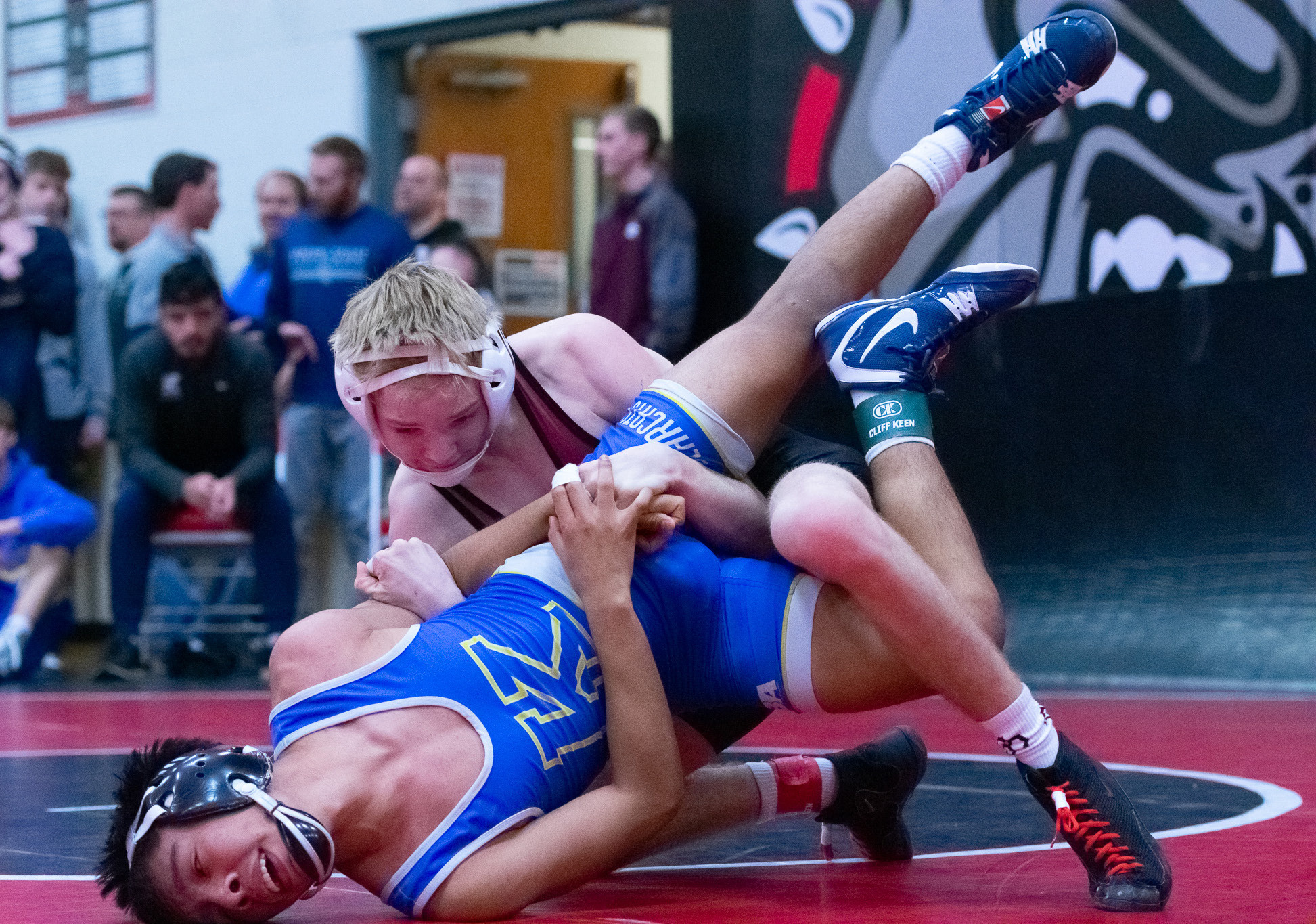 Tate Wood won his quarterfinal match against Kearney’s Jesvin Verduzco in a 13-1 major decision. He went on to win the 113 pound weight class. NCJ photo by Melissa Aaberg