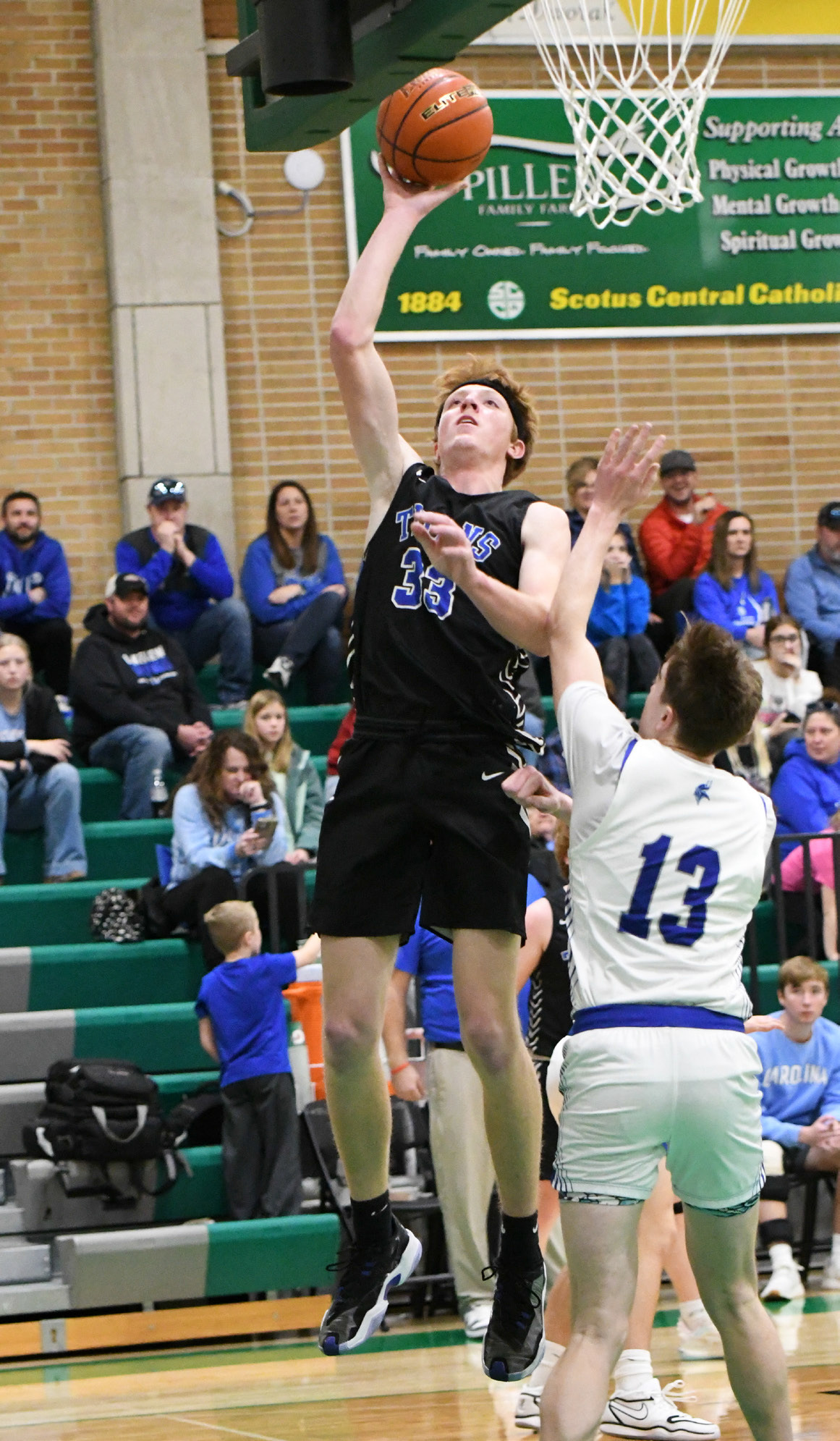Kirk Hebda finished with 20 points in a 68-57 loss to Lakeview on Friday and had 25 points in a 58-50 win over Schuyler on Saturday. NCJ photo by Rick Holtz