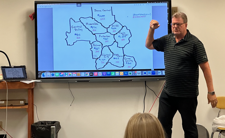 Dr. Jeff Anderson shows the Fullerton Board of Education a comparison of neighboring school district valuations. NCJ photo by Rick Holtz