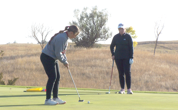 Keila Dubas sinks her final putt of her high school career at State. Photo provided