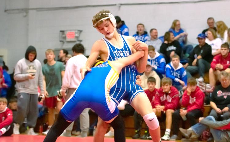 Braxtin Fowler defeated Riverside’s Christopher Allen in a 10-0 major decision. He finished third at 120 pounds. NCJ photos by Melissa Aaberg