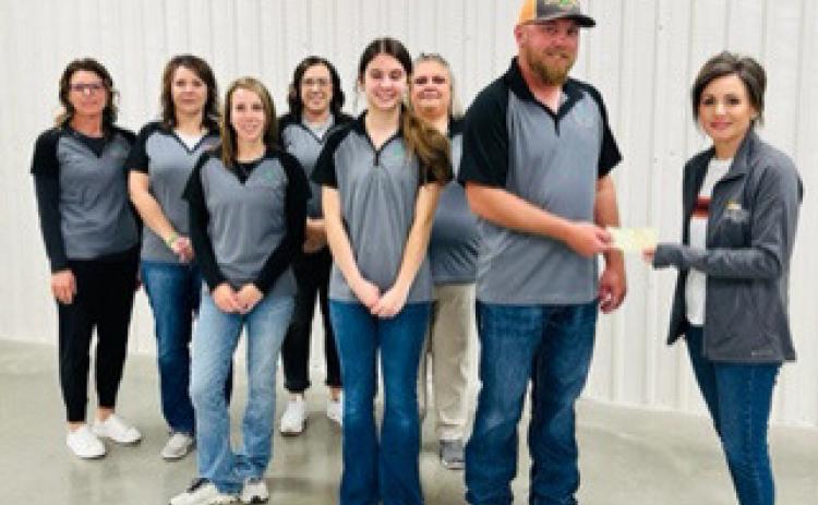 Foundation presents check to 4-H Council
