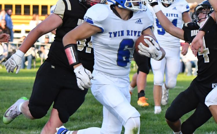 Braxtin Fowler caught 5 passes for 54 yards on Friday against McCool Junction. NCJ photo by Rick Holtz