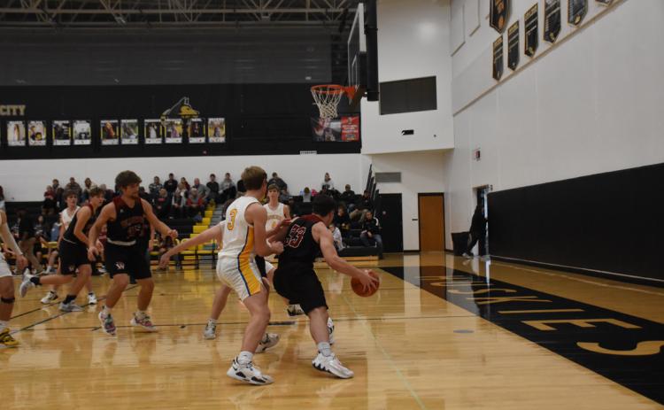 Pictured above: Kenton Dudek breaking through the block to get closer to the bucket. Picture by Beth Sparrow