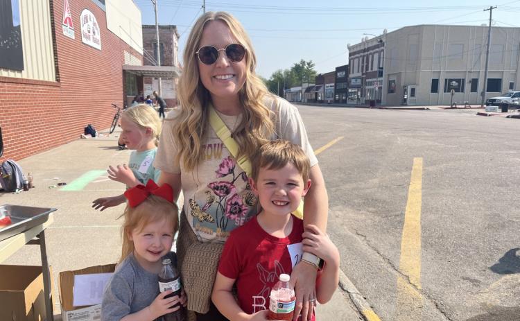 Jordan, Harper and Hayes Wetovickenjoyed a day in the sun with sidewalk chalk. NCJ photo by April Carr