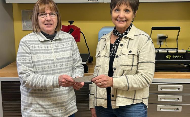 Church group donates to Fullerton Food Pantry