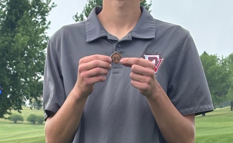 Cayden Scheffler finished seventh overall at the D-2 District meet, finishing the day with an 85. Photo provided