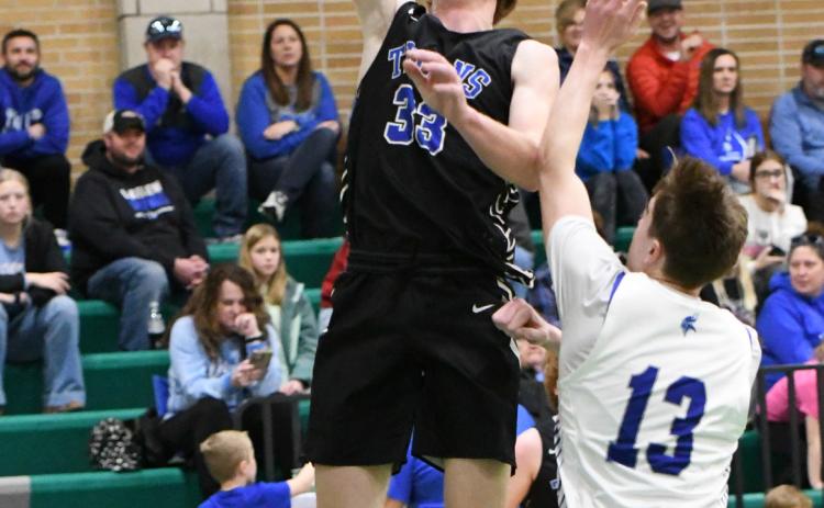 Kirk Hebda finished with 20 points in a 68-57 loss to Lakeview on Friday and had 25 points in a 58-50 win over Schuyler on Saturday. NCJ photo by Rick Holtz